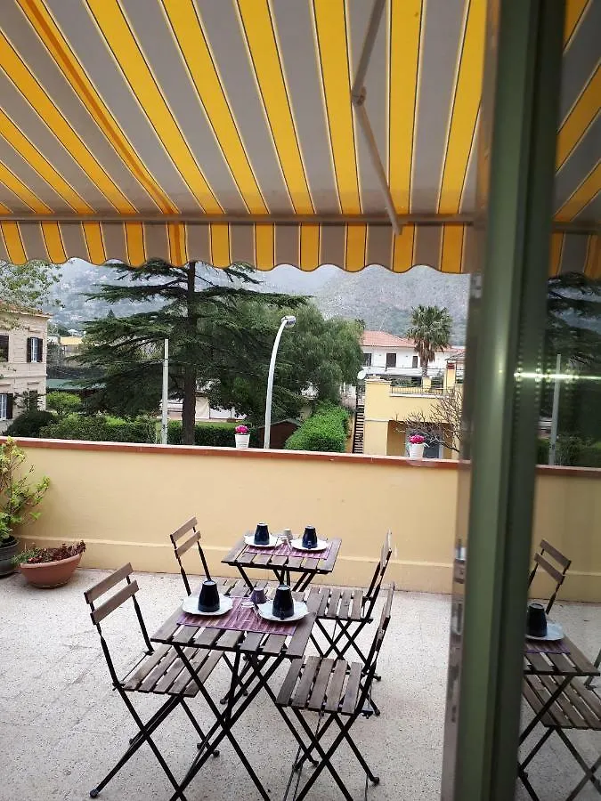ゲストハウス ホテル Mondello Sicily House